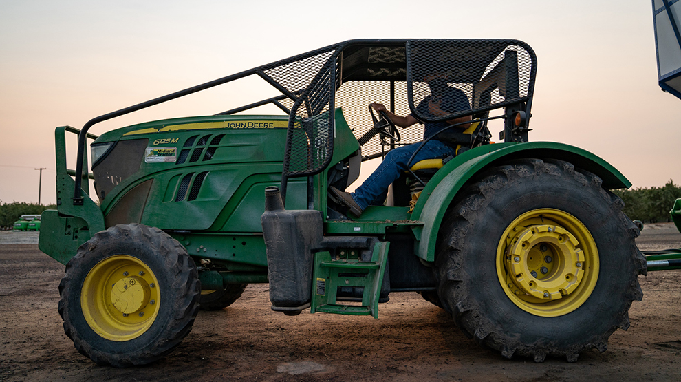 Bavarro_harvest_tractor.jpg 