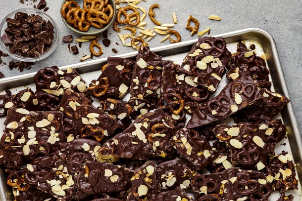 CandiedAlmondSliversPretzelCurrantChocolateBark 